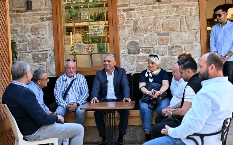 Muratpaşa Belediye Başkanı Ümit Uysal, Kaleiçi esnafıyla bir araya geldi
