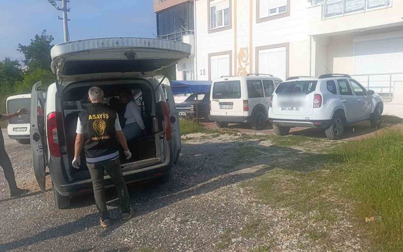 Camiye gelen eski belediye başkanına büyük şok: Bu sefer ayakkabı değil, otomobil çalındı
