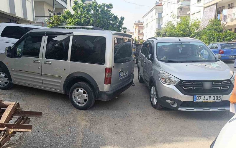 Manavgat’ta hafif ticari araç ile otomobil çarpıştı: 1 yaralı
