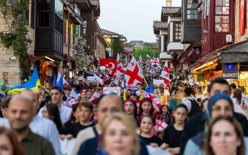 Manavgat’ta dans ve müzik festivaline görkemli açılış

