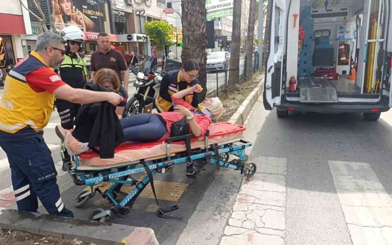 Yaya geçidinde frene basıp düşen motosiklet sürücüsü kask sayesinde hayatta kaldı
