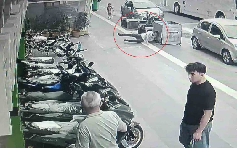 Kafasını çöp konteynerine çarptı, kimse hastaneye gitmeye ikna edemedi
