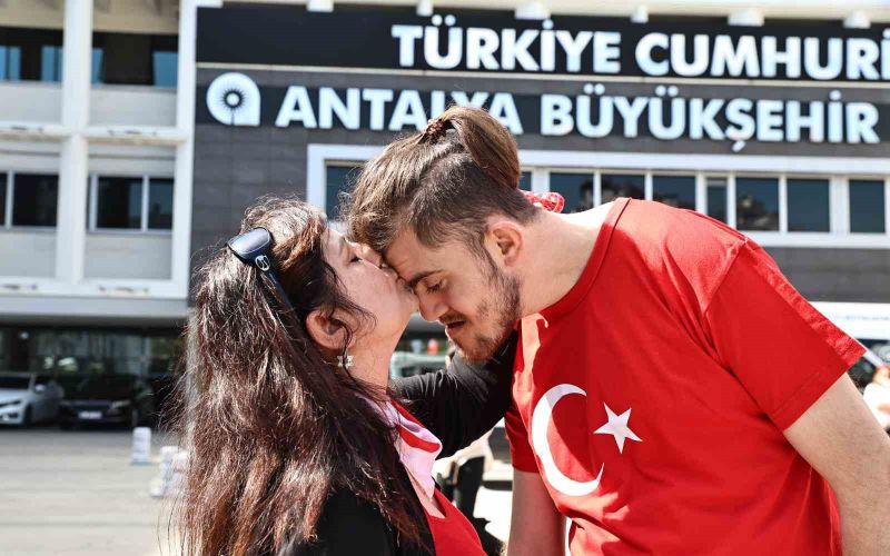 Temsili askerlik yapacak engelli bireylere davullu-zurnalı uğurlama
