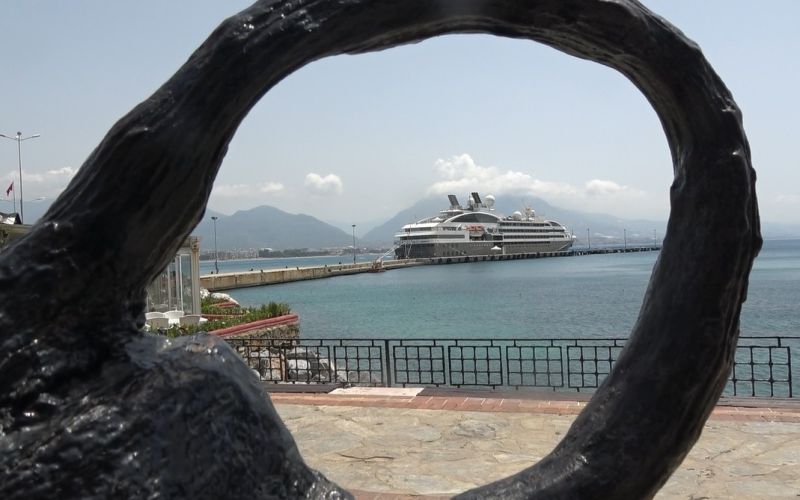 Alanya’ya kruvaziyerle 187 turist geldi