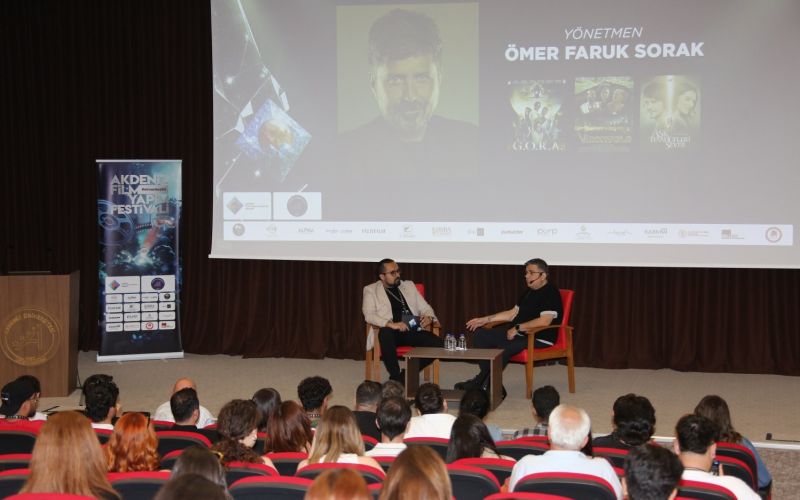 Yönetmen Ömer Faruk Sorak, Akdeniz Üniversitesi’nde öğrencilerle buluştu
