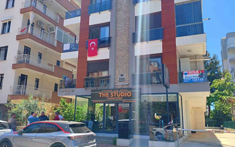 Uyuyor sandığı oğlunu yatakta ölü buldu