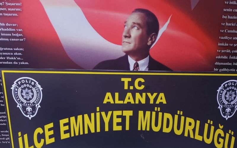 Alanya’da ruhsatsız silah ve uyuşturucu hap ele geçirildi