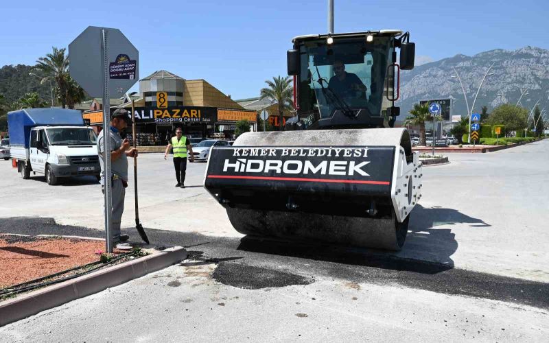 Elektrik altyapısı yenilenen Kemer’de yollar asfaltlanıyor
