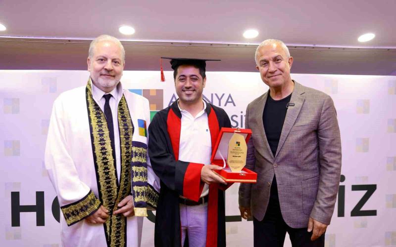 Alanya Üniversitesi 7. dönem mezunlarını törenle uğurladı
