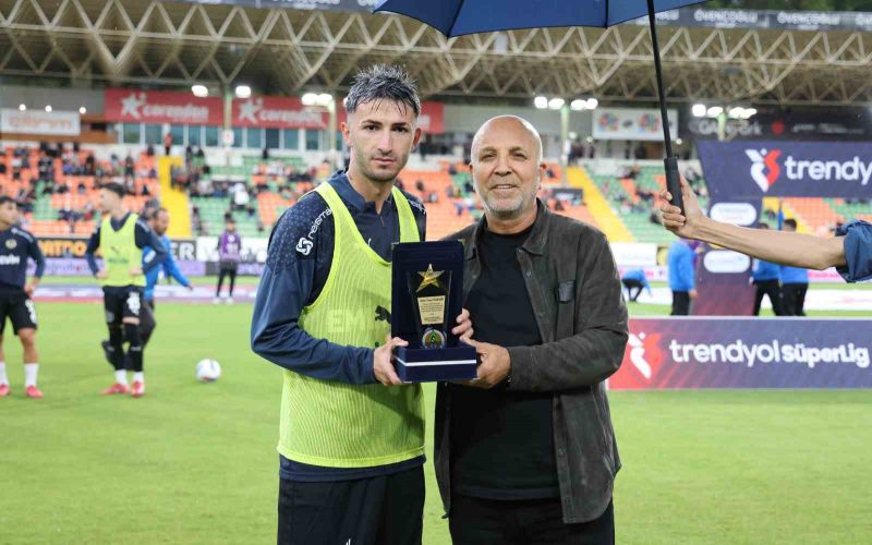 Trendyol Süper Lig: Alanyaspor: 1 - Sivasspor: 0 (İlk yarı)
