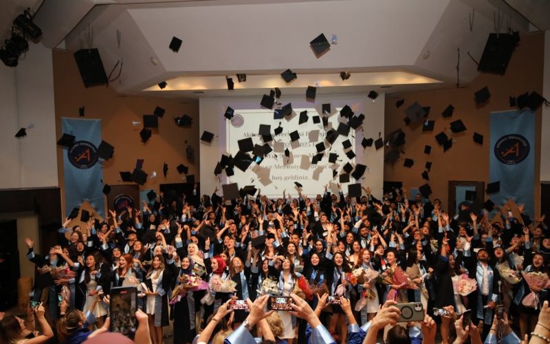 Akdeniz Üniversitesi’nde geleceğin hemşireleri kep attı
