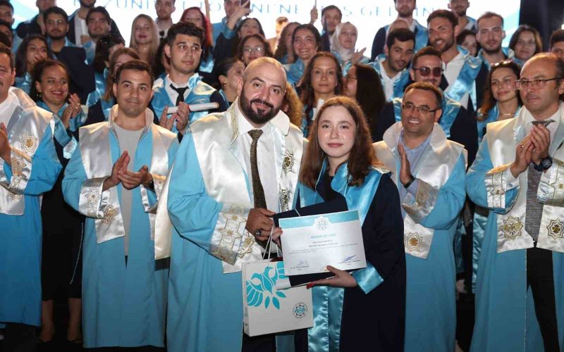 ALKÜ’nün 10. yılında mezuniyet coşkusu
