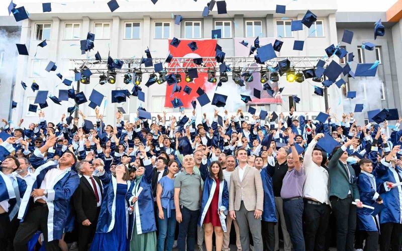 Ali Bahar AOSB Teknik Koleji’nde ilk mezuniyet coşkusu: 254 öğrenci kep attı
