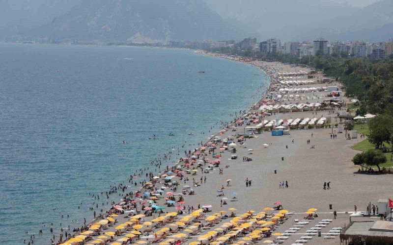 Antalya’da termometreler 35 dereceyi gösterdi, LGS’den çıkanlar denize koştu
