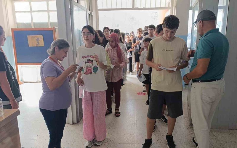 Manavgat’ta LGS heyecanı: Veliler dua etti, öğrenciler ter döktü
