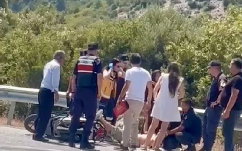 Antalya’da motosiklet devrildi, sürücü yaralandı
