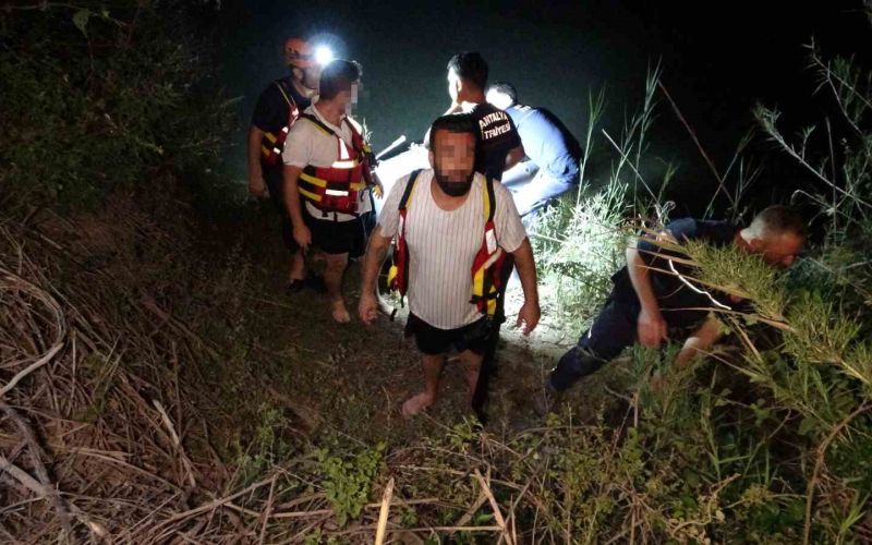 Irmaktaki adacıkta mahsur kaldılar, kurtarıldıktan sonra ceza yediler
