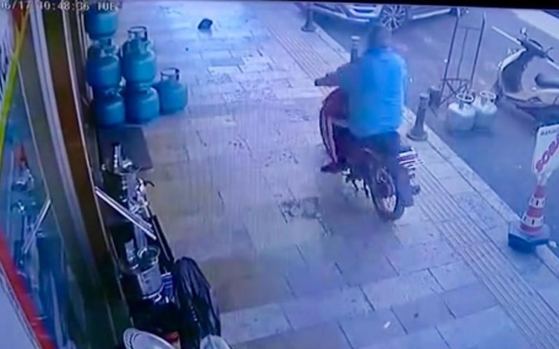 Tüpçü dükkanından mutfak tüpü çaldı
