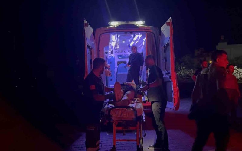 Gazipaşa’da motosiklet park halindeki otomobile çarptı: 1 ağır yaralı
