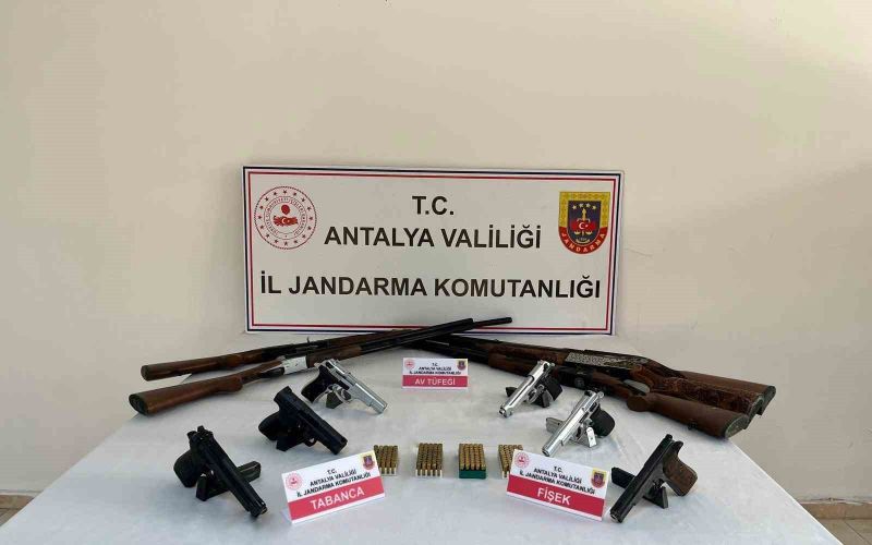 Antalya’da jandarmadan kaçak silah operasyonu

