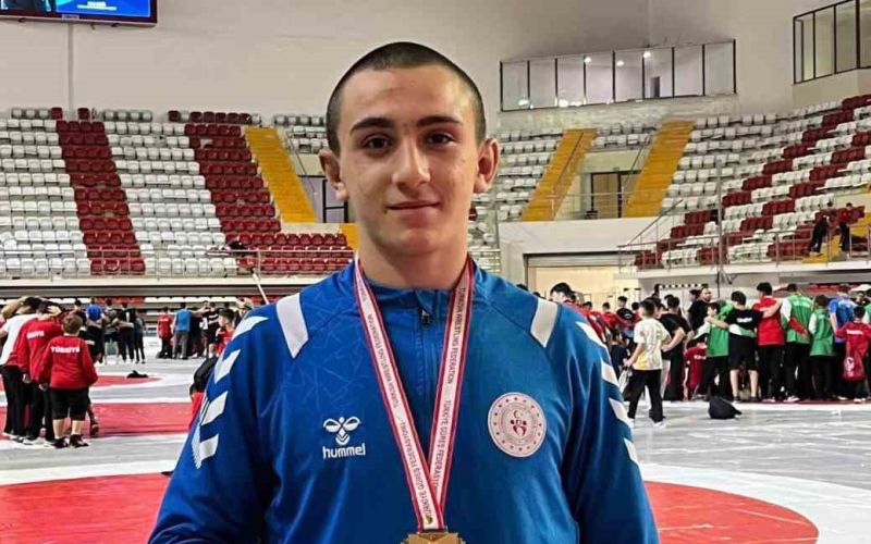 Korkuteli’nin güreşçisi 78 kiloda Türkiye şampiyonu oldu
