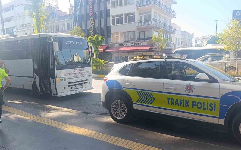 Süresi dolmuş ehliyetle minibüs kullanan sürücüye 3 bin 755 TL ceza
