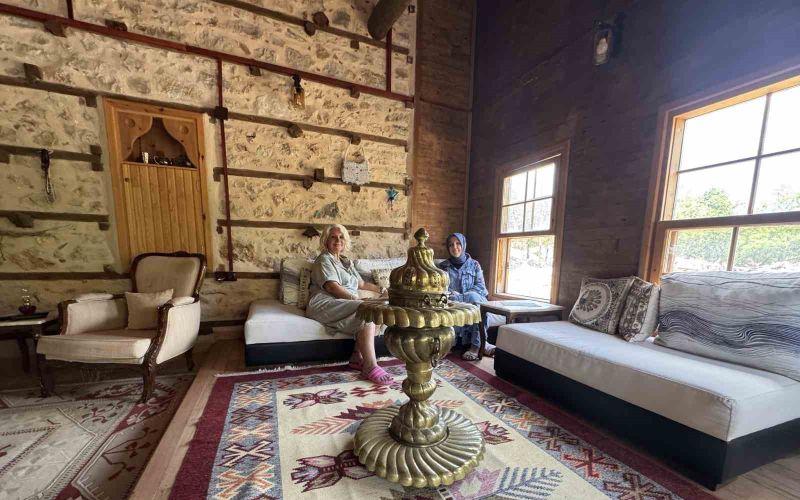 Atalarından kalan tarihi ’düğmeli evi’ restore edip turizme kazandırdı
