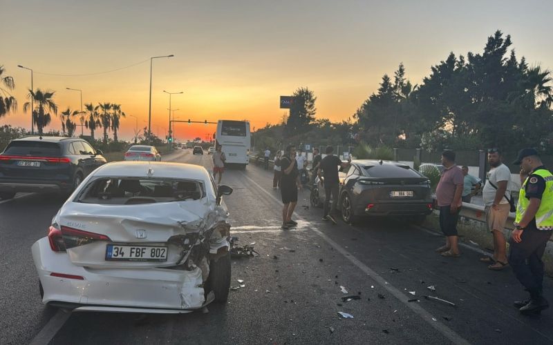 Manavgat’ta zincirleme kaza: 1 yaralı
