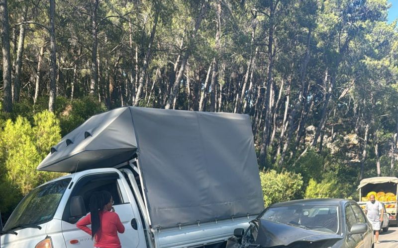Kamyonete çarpan otomobil sürücüsü hayatını kaybetti
