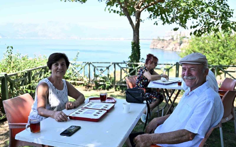 Kıdemli kent sakinleri mangalada kapıştı
