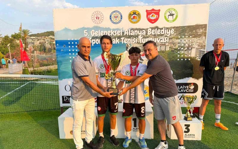 Alanya Belediyespor ayak tenisi turnuvası sona erdi
