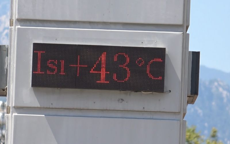Antalya’da termometreler 43 dereceyi gördü, sahiller doldu
