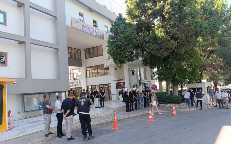 Manavgat Belediyesi’ne ’rüşvet ve yolsuzluk’ operasyonu
