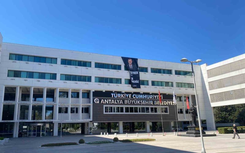 Antalya Büyükşehir Belediye Başkanı Muhittin Böcek gözaltına alındı
