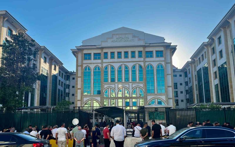 Antalya Büyükşehir Belediye Başkanı Böcek tutuklandı
