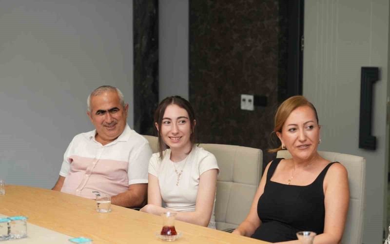Alanya’nın gurur tablolarından Özçelik’e ziyaret
