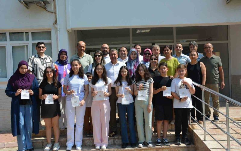 LGS’de başarı elde eden öğrenciler altın ile ödüllendirildi
