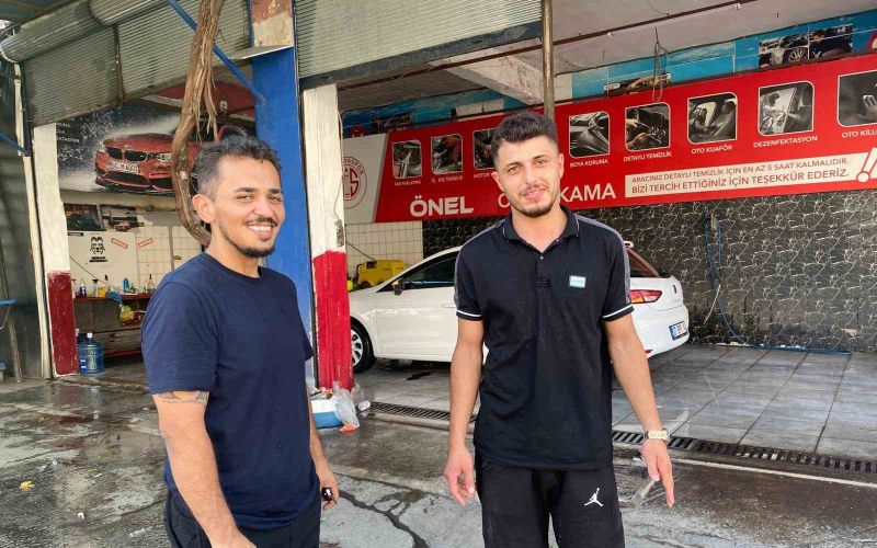 Sıcaktan bunalan köpeğin serinleme yöntemi izleyenleri gülümsetti
