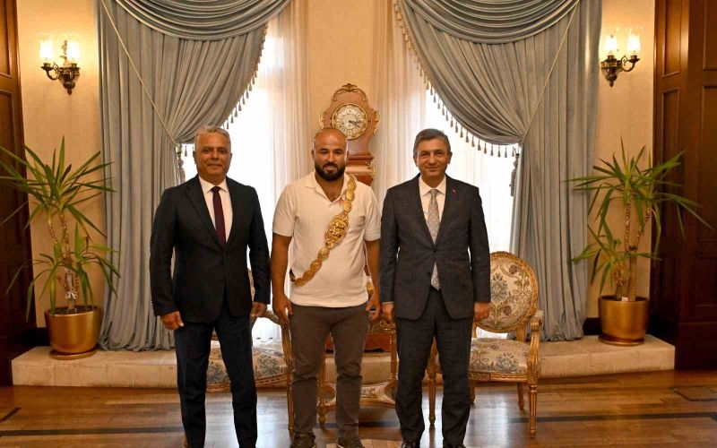 Vali Şahin, Kırkpınar başpehlivanını ağırladı

