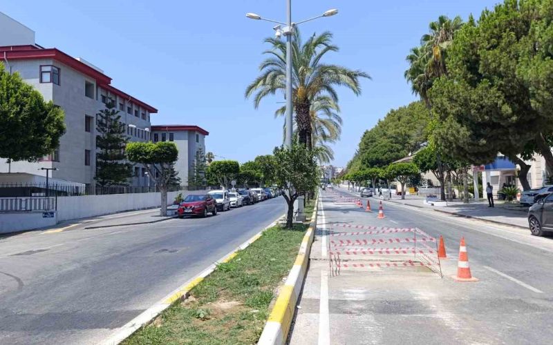 Manavgat’ta araçlar için tehlike oluşturan rögarlar kapatılıyor
