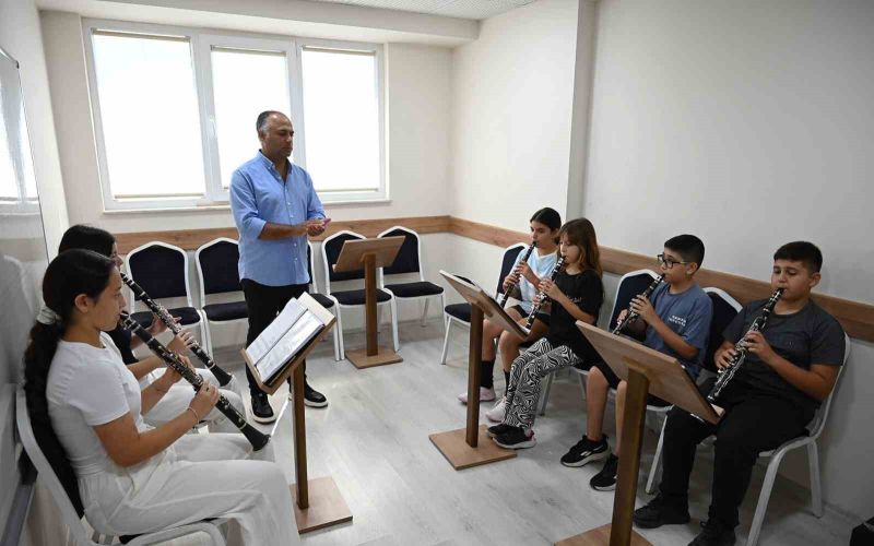 Kemer’de ücretsiz yaz kursları ilgi görüyor
