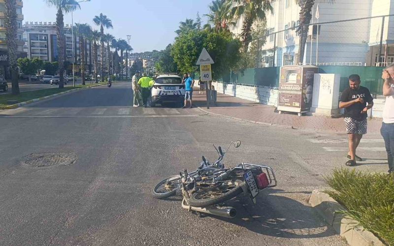 Manavgat’ta otomobil ile motosiklet çarpıştı: 1 yaralı
