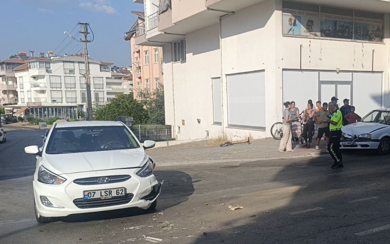 Manavgat’ta iki otomobil çarpıştı: 1 yaralı
