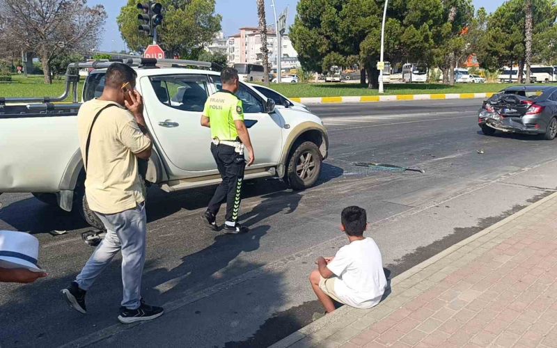 Kazada babasının otomobilinin halini gören küçük çocuk gözyaşlarını tutamadı
