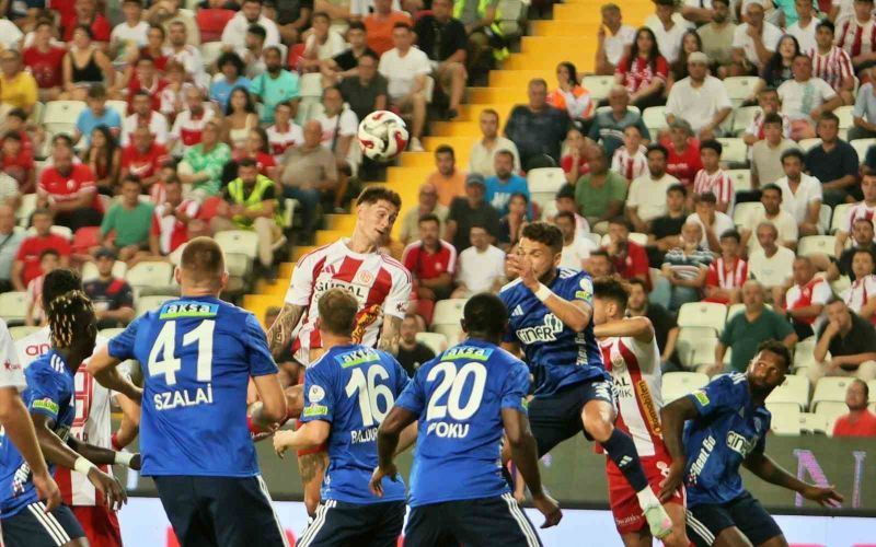 Trendyol Süper Lig: Antalyaspor: 2 - Kasımpaşa: 1 (İlk yarı)
