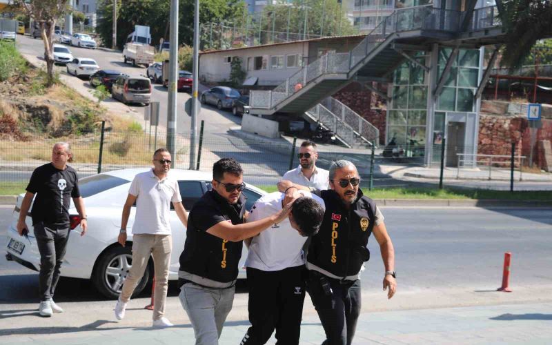 Emlakçıyı arayıp kiraladığı evde cinayet işlediğini söyleyen zanlı Gümüşhanede yakalandı
