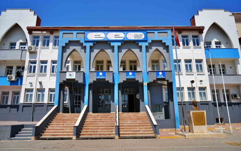 Antalya’da öğretmenlerden gönüllü mesai: Yeni eğitim-öğretim yılına okulu kendi elleriyle hazırladılar
