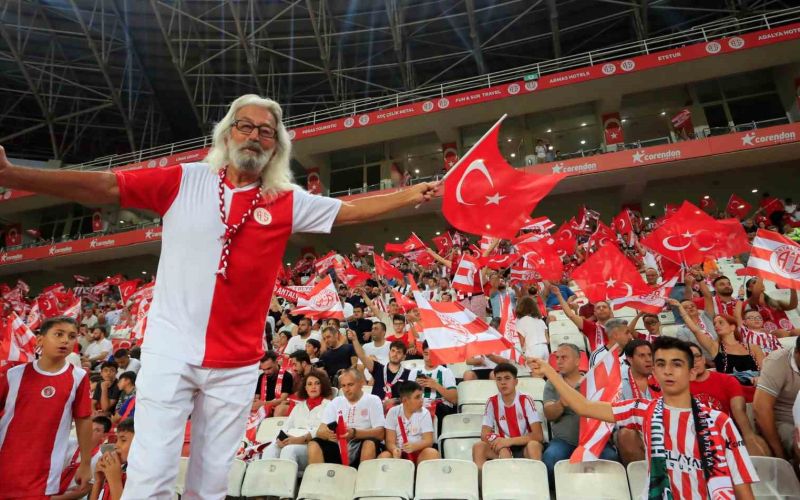 Trendyol Süper Lig: Antalyaspor: 1 - Fatih Karagümrük: 1 (İlk yarı)
