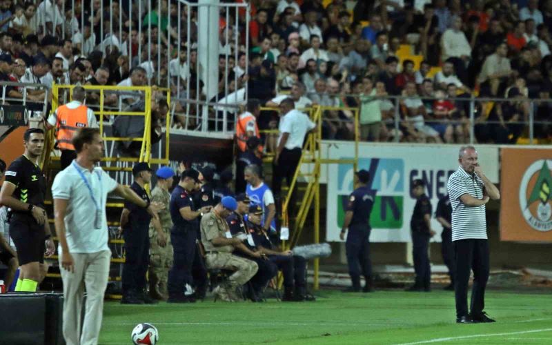 Trendyol Süper Lig: Corendon Alanyaspor: 0 - Beşiktaş 0 (Maç devam ediyor)
