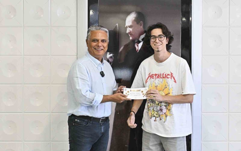 YKS’de başarılı olan MURGEM’in öğrencileri ödüllendirdi
